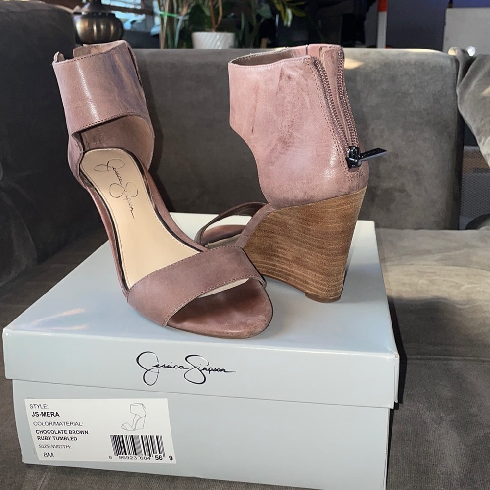 Barely worn Jessica Simpson wedge heals